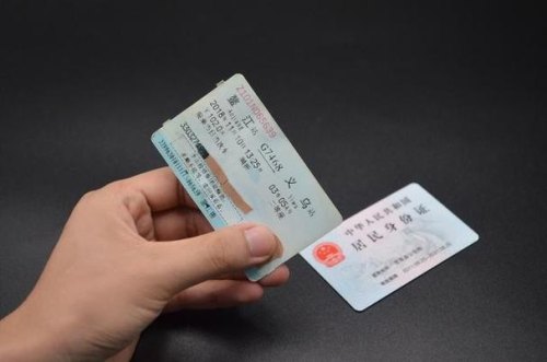 什么证坐火车不花钱？
