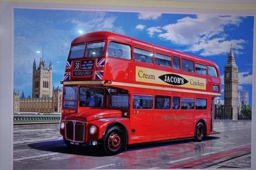 双层巴士是怎么上去的？