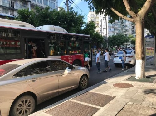 过路车不进站是什么意思？