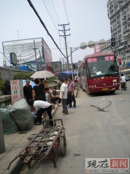 现在的客运站外好多拉客的，难道客运站里边跟外边坐车差价很大吗？