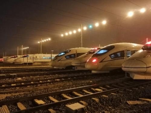 为何高铁晚上不发车，而且每天第一趟高铁不乘坐人？
