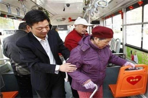 生活能力很差不会坐火车，公交车，不认识路，没有一个人独自出去过该怎么办？