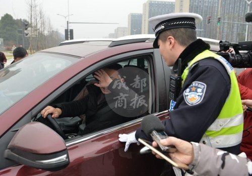 二环限行是拍照还是警察抓的？