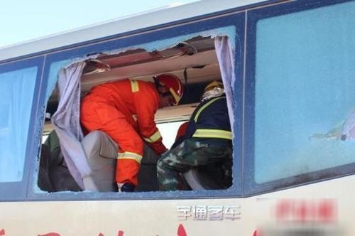 阿尔山大货车超车大客车导致三车相撞起火，已致6死31伤, 你怎么看？