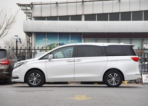 30个人适合坐什么车？
