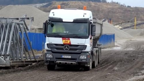 奔驰翻斗车重量？