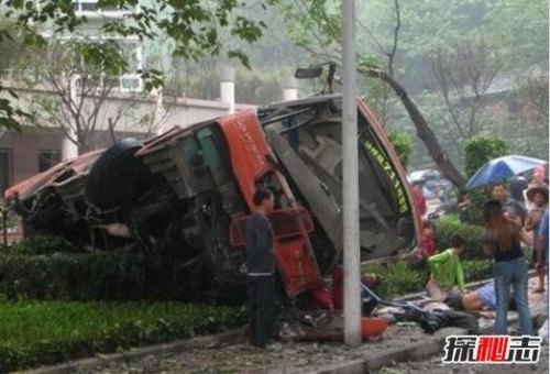 为什么西安灞桥交通事故会致10人死亡2人受伤？