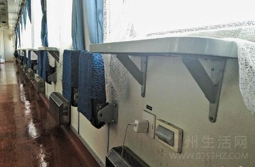 客车上有充电的地方在座位哪个？