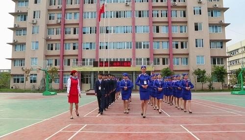 重庆竞成职业学校是公办还是民办？