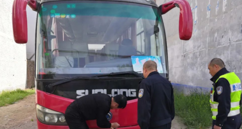 请问单位使用非营运大客车能过户变更为公路客运吗？