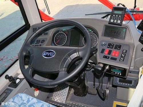 大巴车驾驶室为什么没有门？