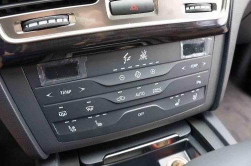 红旗轿车空调面板上有两个按钮，分别标有AC、REC，请问是做什么用的？