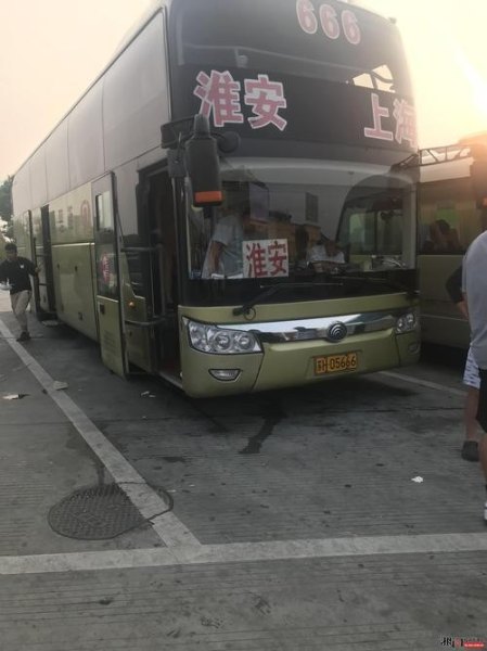 为啥长途汽车中途把客人换到别的车上？