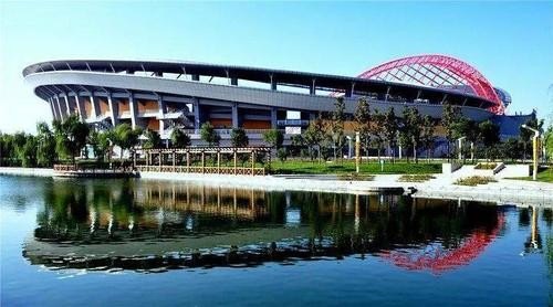 北京到淄博市桓台县文体中心体育馆多少公里？