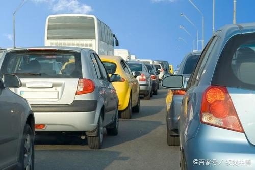 过年期间从北京到成都自己开车，中间休息一晚。求靠谱攻略，在哪里休息？