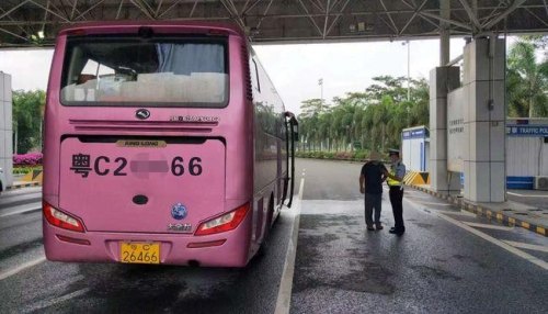 请问一下:中型客车和小型客车在高速上限速是一样的吗？请帮忙解答一下。谢谢？