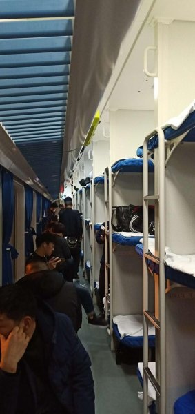 z202的6号车硬卧几层？