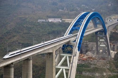 高速公路,地铁,轻轨,高铁,普通公路,桥梁等每公里造价大概多少？