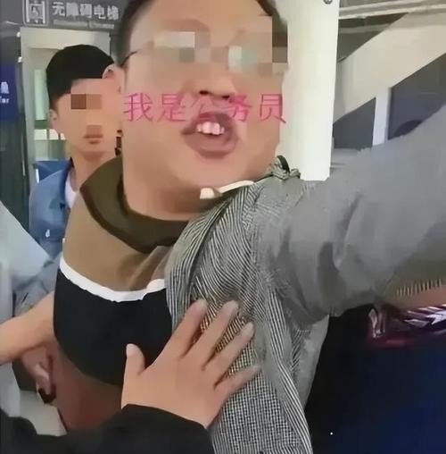 “高铁掌掴”事件反转？谁在包庇“坏人”？