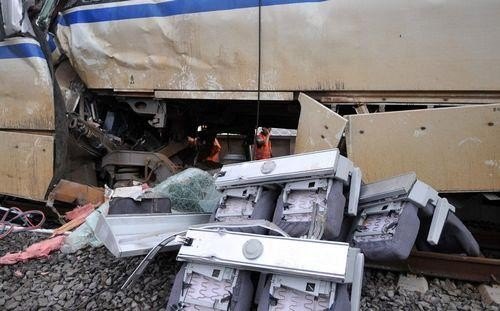 温州动车追尾事故，为什么要掩埋受损车体？