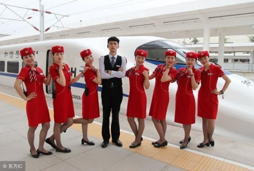 高中毕业以后想当高铁乘务员上什么学校？
