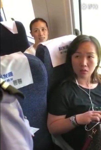 高铁“霸坐”女反问国家没有把号码写在座位上，对此你有什么看法？