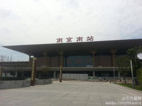 南京火车站南站房就是南广场么？那里是否可以取票并进站？