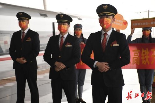 男乘务员叫什么？