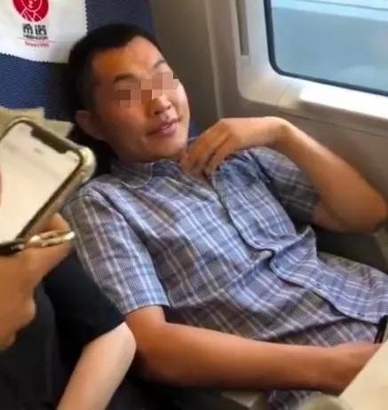 高铁占座男后来怎么样了？