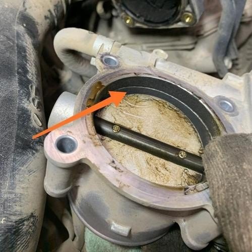 发动机加速呜呜响怎么回事？