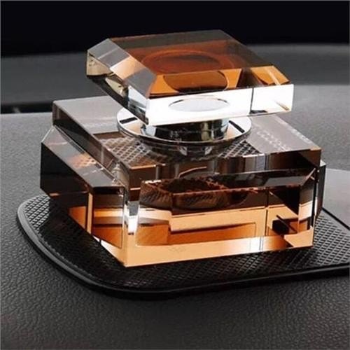 夏天车里放香水危险吗? 夏天车里放香水危险吗?