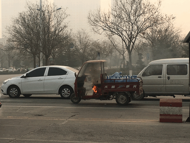 三轮车冒黑烟没劲怎么回事？