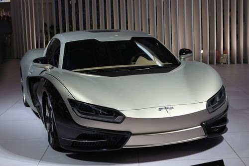 标志像个蜻蜓一样的车是什么牌子？