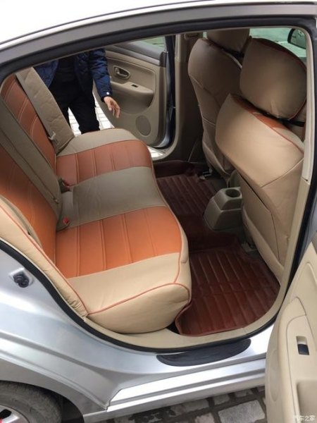 经典轩逸后排座椅如何放倒？