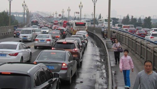 开车回家过年,在高速上堵吗? 开车回家过年,在高速上堵吗?