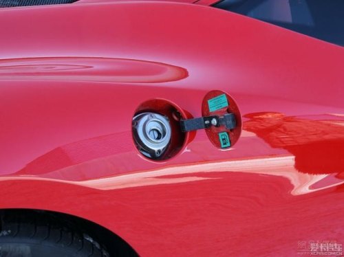 法拉利汽油怎么加？