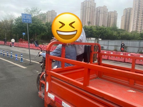 三轮车科目三起步时要不要给油？