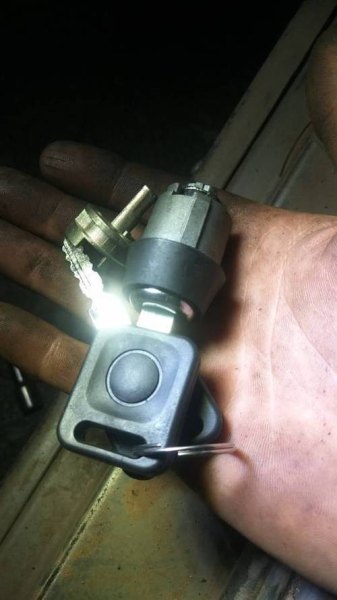 奇瑞点火锁头怎么拆装? 奇瑞点火锁头怎么拆装?