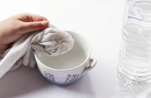 衣服染上机油该怎么办? 衣服染上机油该怎么办?