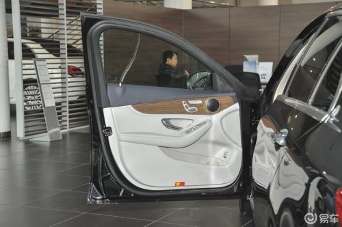 奔驰车后座怎么从里面开门? 奔驰车后座怎么从里面开门?