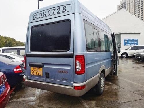 南京依维柯17座客车随车工具在哪 南京依维柯17座客车随车工具在哪