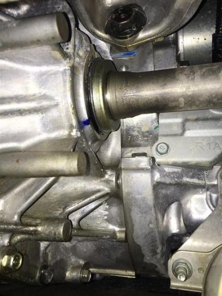 本田雅阁24cvt变速箱油怎么检查? 本田雅阁24cvt变速箱油怎么检查?