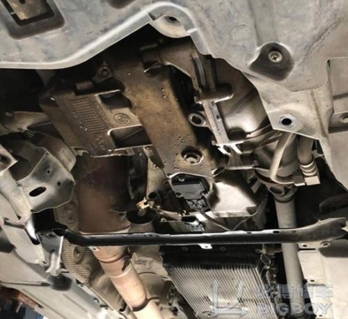 宝马x5国产为什么更换塑料油底壳？