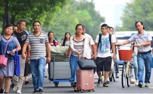 大一新生可以提前几天到学校呢？