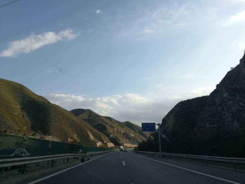 请问正常开车1000公里，用多长时间，路费多少钱？