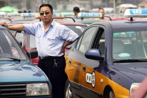 出租车司机都是怎样度过一天的? 出租车司机都是怎样度过一天的?