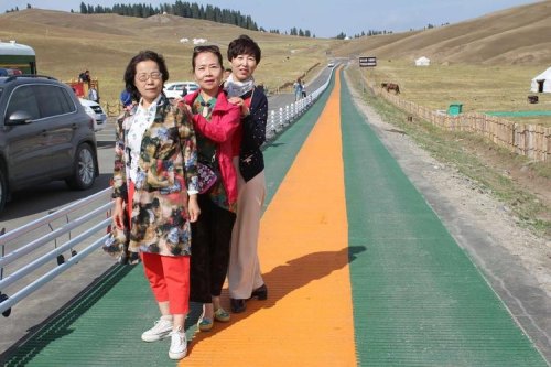 乌鲁木齐到木垒马圈湾多少公里？