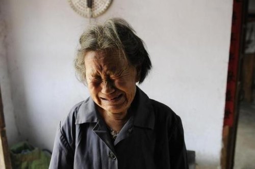 老娘去世刚过百天，80岁的老爹想找老伴，儿女不同意做的对吗？