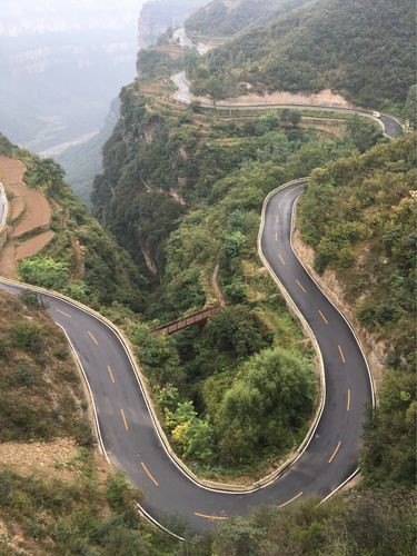 山西太行山自驾游，如果沿途有挂壁公路及其它山路，轿车可以行吗？