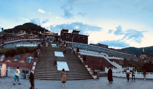 观音桥到甘孜之间有什么景点？